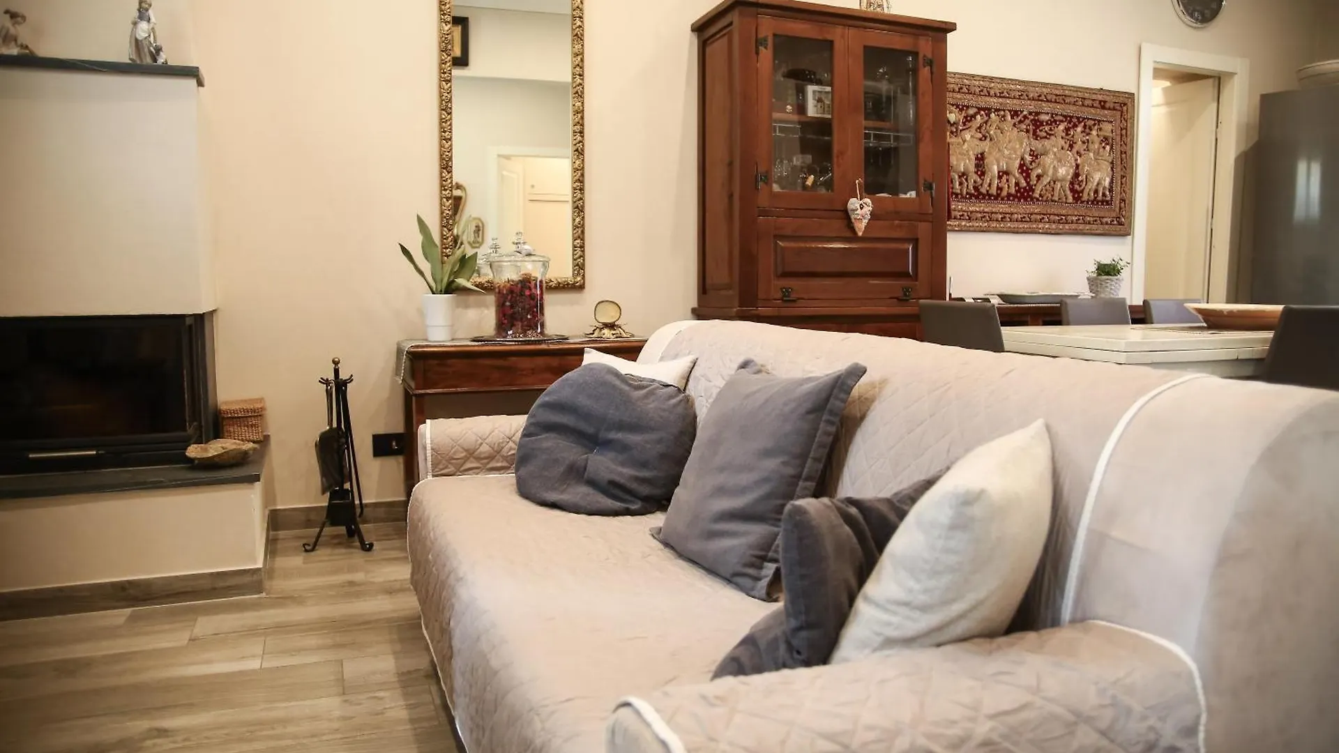 Lucca Mira Apartment
